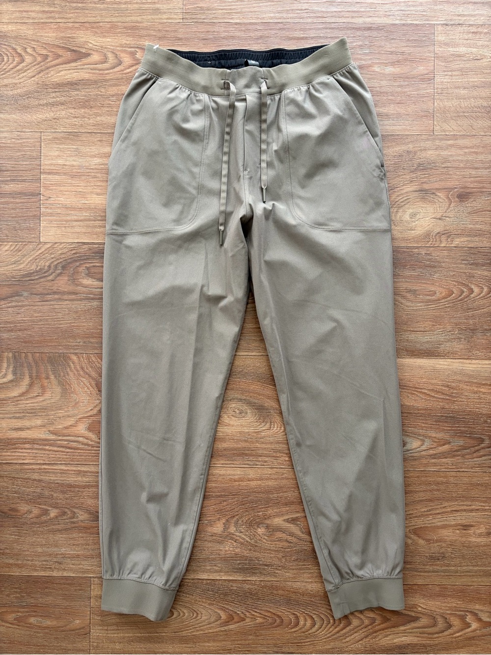Lululemon Men's ABC Warpstream Joggers
*Size M*